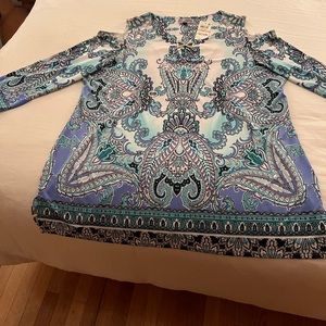 Printed   Embellish  top with  shoulder  cut outs